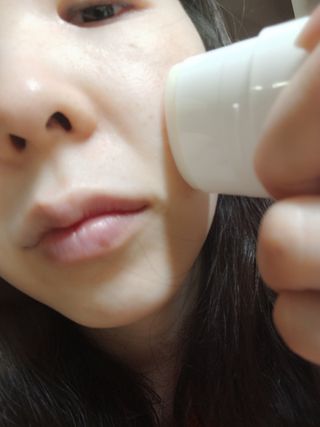 부쉬맨 워터프루프 서핑 선스틱 16g SPF50+ PA++++ — 5점을 준 리뷰어가 2023년 4월 올린 사용 사진