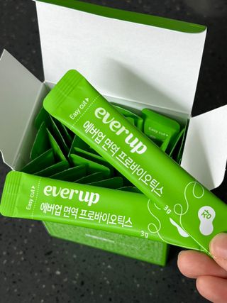 [몸엔용] 에버업 멀티비타민&미네랄, 눈건강 루테인 혈행건강 오메가3, 면역 프로바이오틱스 3종 택1 — 5점을 준 리뷰어가 2022년 4월 올린 사용 사진