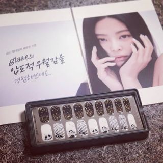 데싱디바 글레이즈 할로윈 네일_5종 중 택1 — 5점을 준 리뷰어가 2021년 10월 올린 사용 사진