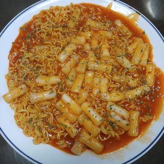 더밥  고추마녀 라볶이 +  나이스미 무설탕 현미후레이크 — 5점을 준 리뷰어가 2021년 10월 올린 사용 사진