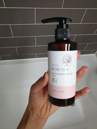 라라로즈데이 시즌2 여성청결제 200ml 아로마 페미민 클렌저, 독일더마인증 — 5점을 준 리뷰어가 2021년 9월 올린 사용 사진