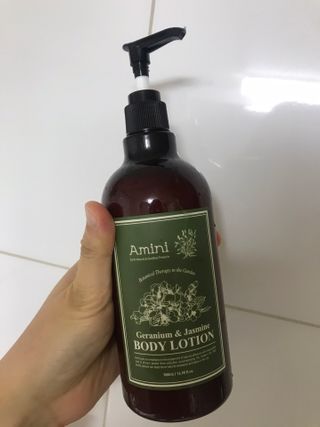 아미니 플라워테라피 바디로션  500ml 시리즈 — 3.5점을 준 리뷰어가 2021년 1월 올린 사용 사진