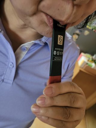 [푸름웰니스] 프리미엄 6년근 홍삼스틱 3mg x 100포 — 5점을 준 리뷰어가 2022년 4월 올린 사용 사진