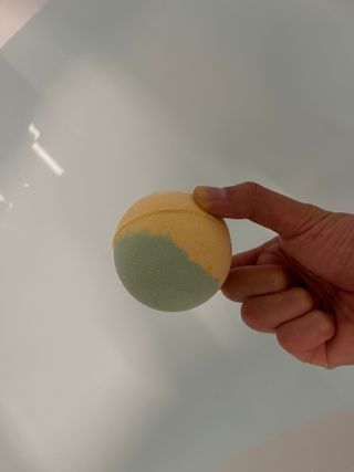 소담스퀘어 상암 Evreryday Bath Bomb Day7(에브리데이 배쓰밤 데이7) / 7종 중 2종 랜덤발송 — 3점을 준 리뷰어가 2022년 11월 올린 사용 사진