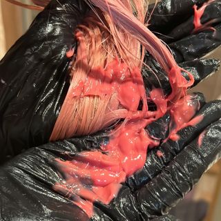 [유니프] 헤어 샤이니 핑크 컬러 트리트먼트240g — 5점을 준 리뷰어가 2023년 12월 올린 사용 사진
