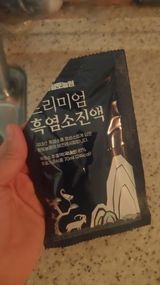 참앤들황토농원 국내산 흑염소를 정성스럽게 담은, 프리미엄 흑염소 진액 70ml x 30포 1박스 — 5점을 준 리뷰어가 2023년 1월 올린 사용 사진