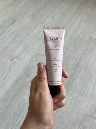 러브모아 향수 고체향수 승무원 고체향수 바르는 향수 니치향수 도손 우드세이지 앤 씨솔트 — 5점을 준 리뷰어가 2022년 12월 올린 사용 사진