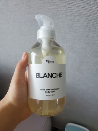 빅그린 니치 퍼퓸 바이옴바디워시 500ml(상탈, 블랙베리&베이, 블랑쉐 3종 중 택1) — 5점을 준 리뷰어가 2022년 8월 올린 사용 사진