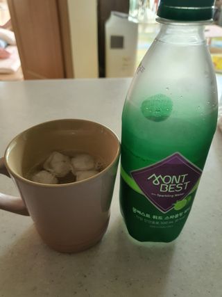 몽베스트 Montbest with Sparkling water Lime20병 — 4.5점을 준 리뷰어가 2021년 10월 올린 사용 사진