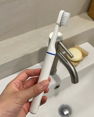 트로마츠 심플 미세전류 칫솔 — 4점을 준 리뷰어가 2022년 5월 올린 사용 사진
