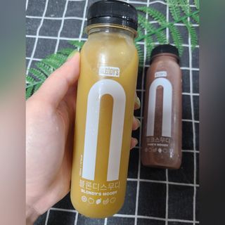 BLENDY'S 핑크 스무디+블론디 스무디 — 5점을 준 리뷰어가 2021년 10월 올린 사용 사진