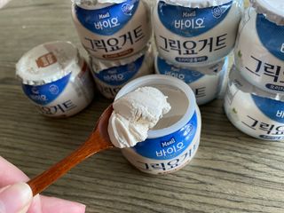 매일바이오 그릭요거트 오리지널 플레인 4개, 로스터리 커피믹스 4개 — 4점을 준 리뷰어가 2021년 12월 올린 사용 사진
