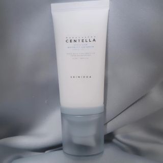 [스킨1004] 마다가스카르 센텔라 히알루-시카 워터핏 선세럼 50ml — 4점을 준 리뷰어가 2024년 5월 올린 사용 사진