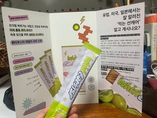 [1박스 구매평] 휘티부스터 데일리 샤인 스틱 선&브라이트닝 케어 이너뷰티 — 4점을 준 리뷰어가 2025년 7월 올린 사용 사진