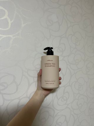 프리마인 더이상 뻣뻣하고 효과없는 탈모샴푸는 NO. 근본부터 케어하는 셀베이스 그린티샴푸(500ml) — 5점을 준 리뷰어가 2023년 4월 올린 사용 사진