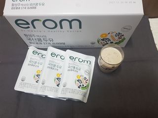 이롬 황성주 박사의 국산콩 두유 검은콩과 17곡 프리미엄 — 4.5점을 준 리뷰어가 2021년 5월 올린 사용 사진