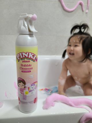 주식회사 권브라더스 [권브라더스] 목욕놀이 필수템, 핑키공주 유아버블클렌저 300ml 대용량 몽글몽글 구름 속 딸기향 — 5점을 준 리뷰어가 2022년 1월 올린 사용 사진