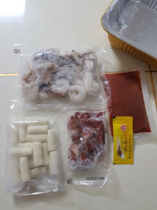화끈한녀석들 새오똥400g 새우,오징어,똥집 볶음요리 소스,밀떡, 참기름 포함 — 4점을 준 리뷰어가 2022년 12월 올린 사용 사진