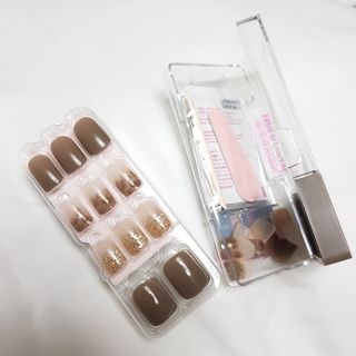 데싱디바 매직프레스 레귤러 스퀘어_6종 중 택 1 — 2점을 준 리뷰어가 2021년 9월 올린 사용 사진