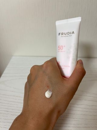 [후르디아] 모공블러 비건 선 프라이머 — 3.5점을 준 리뷰어가 2022년 5월 올린 사용 사진