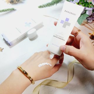 바노바기 코스메틱 바노바기 밀크씨슬 리페어 시카 선스크린 플러스 50ml — 5점을 준 리뷰어가 2023년 1월 올린 사용 사진