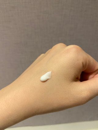 [휴랑] 오미자 2,000알로 피부 생기를 채워주는 밸런싱 크림 — 5점을 준 리뷰어가 2021년 11월 올린 사용 사진