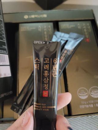 서울약사신협_6년근 고려홍삼정 천스틱 10g 30포 — 5점을 준 리뷰어가 2021년 11월 올린 사용 사진