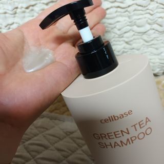 프리마인 더이상 뻣뻣하고 효과없는 탈모샴푸는 NO. 근본부터 케어하는 셀베이스 그린티샴푸(500ml) — 5점을 준 리뷰어가 2023년 4월 올린 사용 사진