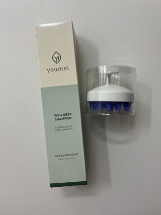 유메이 웰니스 샴푸 + 유메이 스칼프 브러쉬 — 5점을 준 리뷰어가 2022년 4월 올린 사용 사진