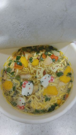 NISSIN 닛신 컵누들  4종 - 씨푸드오리지날, 씨푸드 스파이시, 씨푸드 커리, 씨푸드 XO소스 — 5점을 준 리뷰어가 2023년 1월 올린 사용 사진