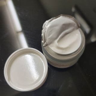 산수시 아쿠아 베네핏 24h 수부지 물광 속건조 수분크림 50ml — 4점을 준 리뷰어가 2021년 6월 올린 사용 사진