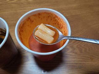 유비쿡 컵떡볶이 매운컵떡볶이2개/ 짜장컵떡볶이 2개  총 4개세트 — 5점을 준 리뷰어가 2021년 6월 올린 사용 사진