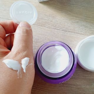 [후르디아] 72시간 블루베리 속살 수분크림 — 5점을 준 리뷰어가 2021년 6월 올린 사용 사진