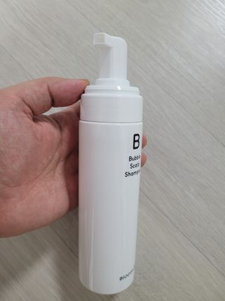 블룸비 거품 두피 샴푸 — 5점을 준 리뷰어가 2022년 8월 올린 사용 사진