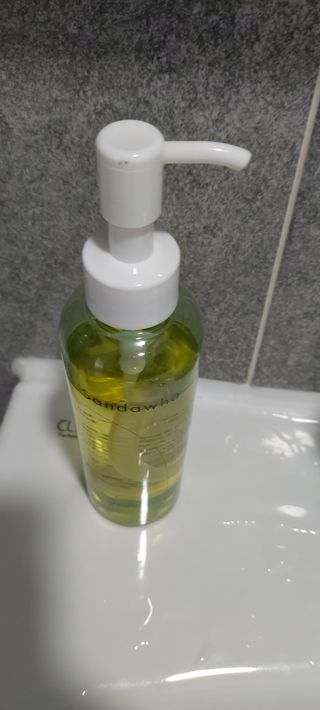 스킨큐어 산다화 순한 클렌징 동백 오일 200ml — 4점을 준 리뷰어가 2023년 8월 올린 사용 사진