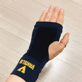 반테린서포터 손목 — 4.5점을 준 리뷰어가 2022년 4월 올린 사용 사진