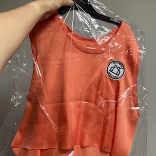[스테이피플] SILKY SLEEVELESS LOGO TOP — 3.5점을 준 리뷰어가 2022년 6월 올린 사용 사진