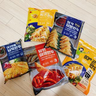 (주)성경순만두 곤약만두.콘치즈만두,삼각당면만두,당면 야끼만두,대구전통 납작만두,떡뽁이 매콤소스,달콤소스 — 5점을 준 리뷰어가 2023년 4월 올린 사용 사진