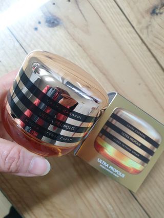 자민경 크레마카라콜 울트라 프로폴리스 하이드라 인텐스 크림 50ml — 5점을 준 리뷰어가 2021년 1월 올린 사용 사진