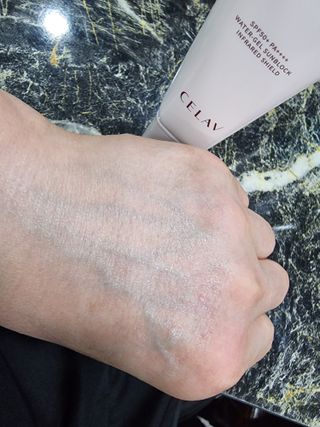 프리마인 선크림만 바꿨을 뿐인데 매일 물 2L챙겨먹고 기초케어 완벽하게 한 물빛피부 완성,셀라브UV프로텍터 — 5점을 준 리뷰어가 2023년 7월 올린 사용 사진