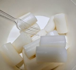 나우  [요리궁리] B타입 ( 매콤, 치즈, 매콤까르보 ) 꽃떡볶이 6개입 세트 — 5점을 준 리뷰어가 2025년 3월 올린 사용 사진