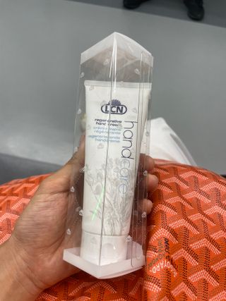 LCN(엘씨엔) LCN 리제너러티브 핸드크림 75ml 주름개선 고보습 재생핸드크림 — 5점을 준 리뷰어가 2022년 7월 올린 사용 사진