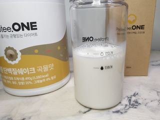 프로티원 단백질쉐이크 곡물맛 2주분 1통+보틀 — 4.5점을 준 리뷰어가 2021년 3월 올린 사용 사진