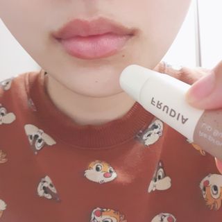 [후르디아] 올리브영 착한보습 비건 립버터 2종 — 5점을 준 리뷰어가 2021년 12월 올린 사용 사진