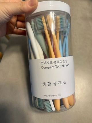 생활공작소 [네이버구매평] 미세모 콤팩트 칫솔 부드러운칫솔 치과칫솔 교정용 24개 — 5점을 준 리뷰어가 2025년 5월 올린 사용 사진