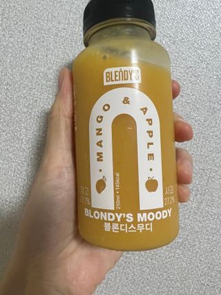 BLENDY'S 핑크 스무디+블론디 스무디 — 5점을 준 리뷰어가 2022년 3월 올린 사용 사진