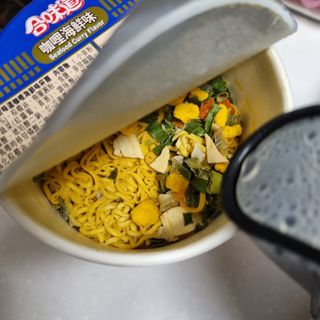 NISSIN 닛신 컵누들  4종 - 씨푸드오리지날, 씨푸드 스파이시, 씨푸드 커리, 씨푸드 XO소스 — 5점을 준 리뷰어가 2021년 11월 올린 사용 사진