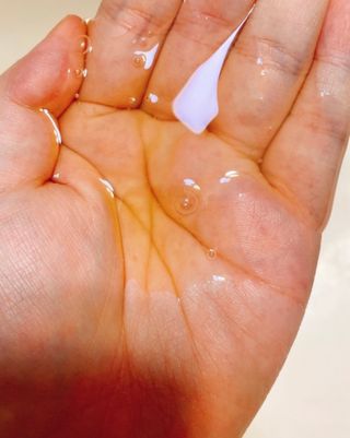 클라우드랩 프리미엄 비오틴 스칼프 케어 샴푸+ 브러쉬 — 5점을 준 리뷰어가 2021년 4월 올린 사용 사진