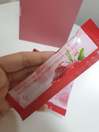 헬스업_쁘띠쁘띠석류콜라겐젤리_20g x 14포 — 5점을 준 리뷰어가 2020년 12월 올린 사용 사진