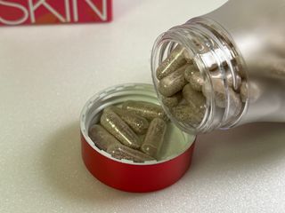 이너셋 허니부쉬 스킨솔루션 캡슐 1개월분 개별인정형 발효허니부쉬! — 5점을 준 리뷰어가 2023년 4월 올린 사용 사진